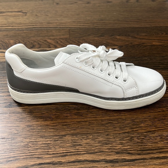 Prada Mens Low Top Sneakers Size 9 - Picture 12 of 13